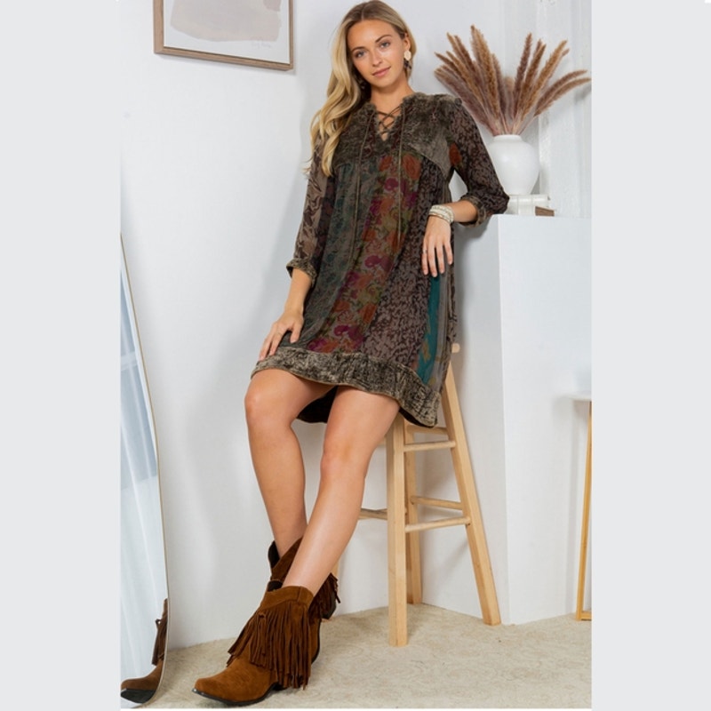 Vestido babydoll de terciopelo con patchwork, lavado a la piedra, estilo bohemio y chic de Gravel Chic
