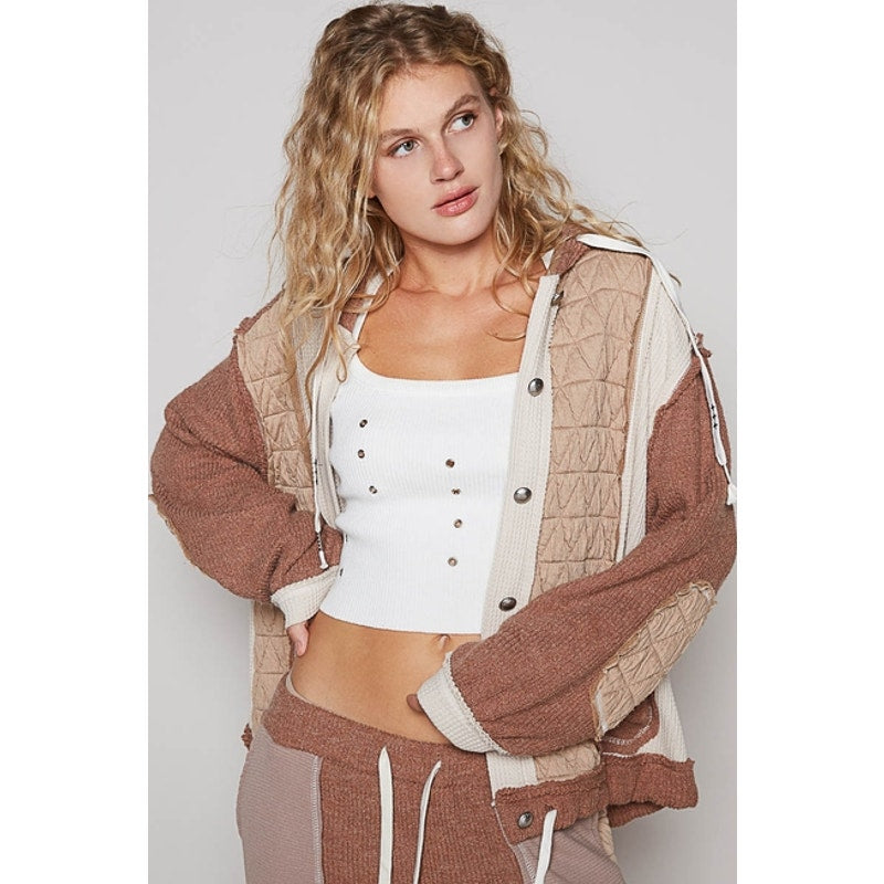 Veste-chemise à capuche boutonnée en tissu coupé-cousu avoine et chocolat