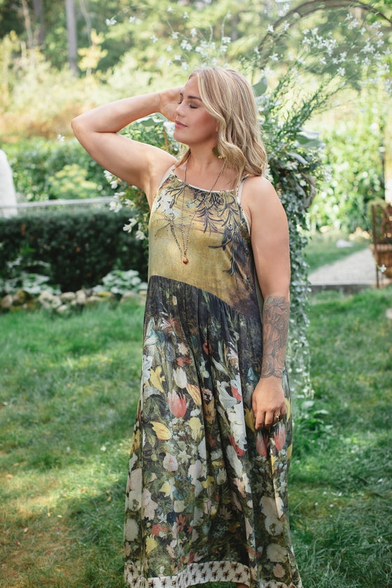 Vestido lencero bohemio con abejas "Sueño con flores"