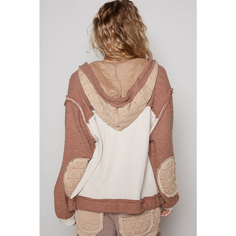 Veste-chemise à capuche boutonnée en tissu coupé-cousu avoine et chocolat