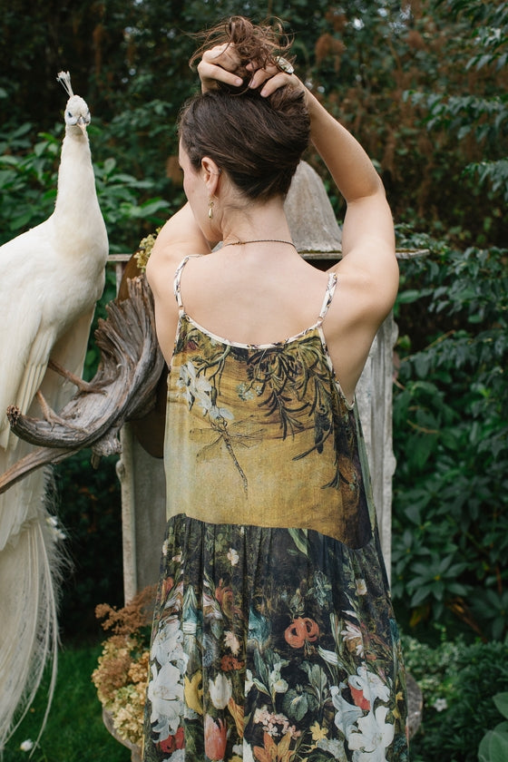 Vestido lencero bohemio con abejas "Sueño con flores"