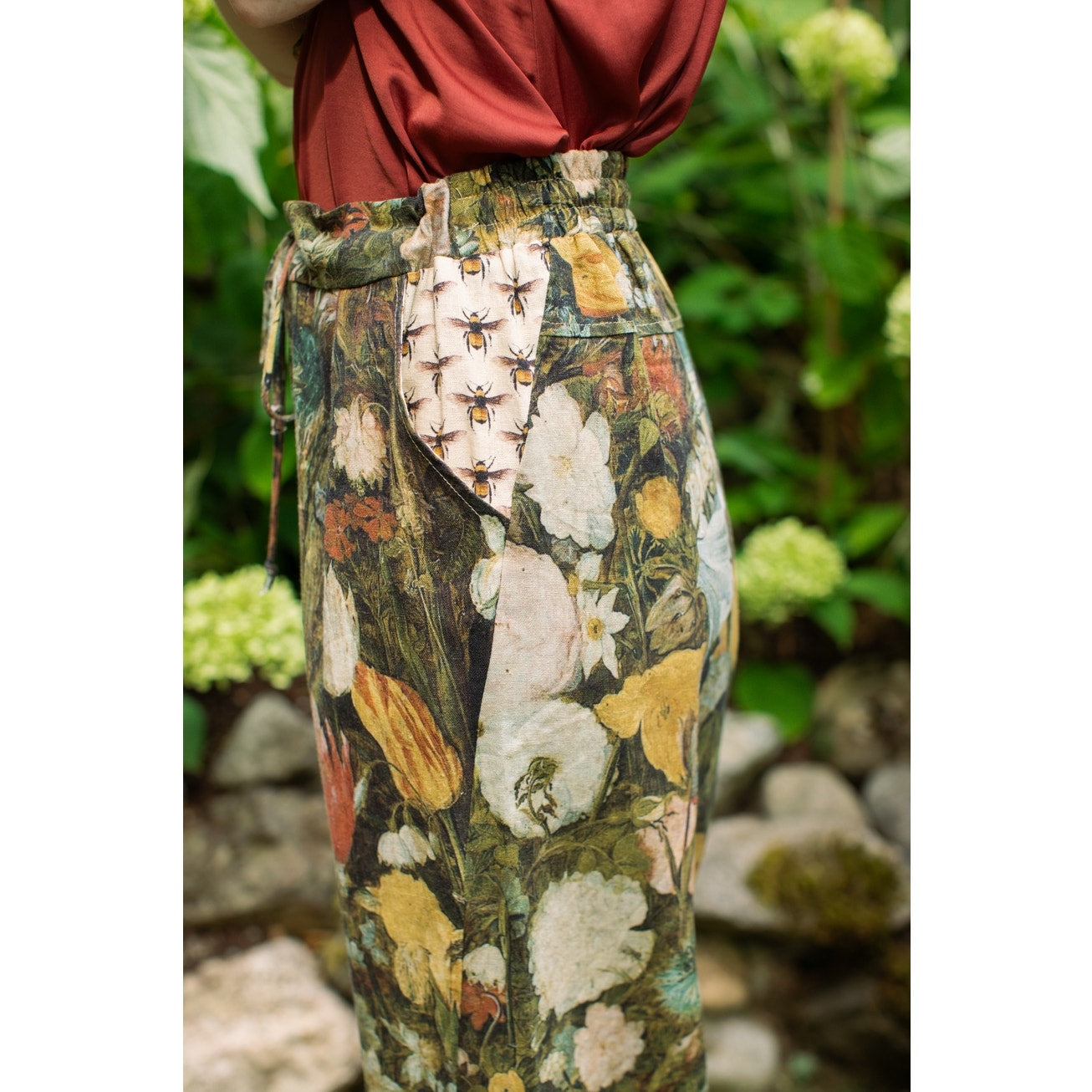 I Dream in Flowers Linen Cropped Artist Pants w/ Bees Floral